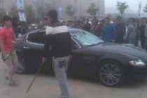 Đập nát siêu xe gần 9 tỷ đồng cho hả giận