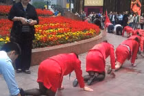 Quái chiêu “hành xác” nhân viên của các “ông lớn“