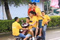 Quảng cáo xe máy gây “sốc“