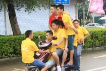 Quảng cáo xe máy gây “sốc“