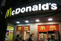 Bánh sandwich của McDonald’s bị tố chứa... thủy tinh