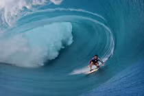  “Nghẹt thở” với những pha lướt sóng tuyệt đẹp