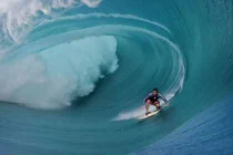  “Nghẹt thở” với những pha lướt sóng tuyệt đẹp