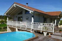 Những tòa nhà bằng gỗ sang trọng đang được rao bán