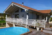 Những tòa nhà bằng gỗ sang trọng đang được rao bán