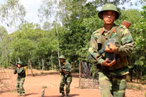 Chùm ảnh: Lính Sư đoàn Sao Vàng huấn luyện