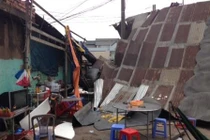 Lốc xoáy “lạ” giữa trưa nắng Sài Gòn, 1 người trọng thương