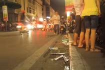 Hà Nội ngập ngụa rác thải sau “Giờ Trái đất“