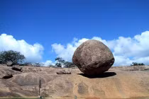 Những hòn đá kỳ lạ như “ma làm“