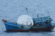 Tàu lạ đâm, hai ngư dân bị rơi và mất tích trên biển