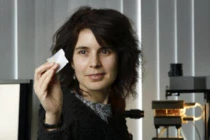 Vải hấp thụ nước từ... sương mù