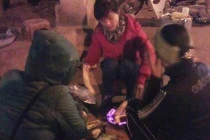 Trà chanh “đi xuống”, ngô nướng “đi lên” vì trời rét