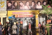 Phòng trà Da Vàng ở trung tâm TP.HCM bốc cháy dữ dội