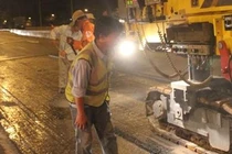 Phủ nhựa polymer chống lún tại cầu vượt thép TP.HCM