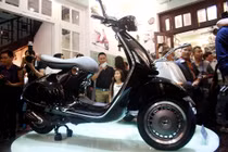 Mổ xẻ “siêu phẩm” Vespa 946, giá 340 triệu đồng ở VN