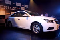 Hình ảnh đầu tiên của Chevrolet Cruze vừa tung hàng
