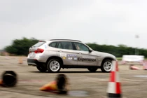 Xem dàn xế sang của BMW phô diễn sức mạnh ở HN