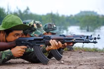 VN chế thiết bị hiệu chỉnh đường ngắm súng AK