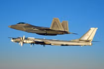 Mỹ điều F-22 đánh chặn oanh tạc cơ Nga