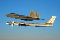 Mỹ điều F-22 đánh chặn oanh tạc cơ Nga