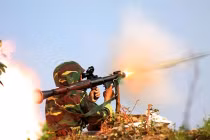 “Cơn ác mộng” xe tăng trên vai bộ đội VN