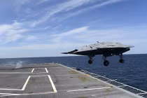 Cận cảnh “bóng ma” cất cánh trên tàu sân bay