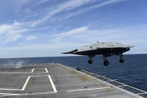 Cận cảnh “bóng ma” cất cánh trên tàu sân bay