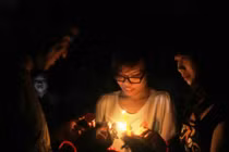 Giới trẻ làm gì khi trung tâm HN ngắt điện Giờ Trái đất