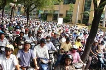 Doanh nghiệp khốn đốn vì lệnh cấm đường nghỉ Tết