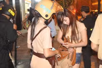 Cận cảnh 200 cảnh sát phong toả 2 vũ trường