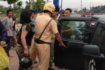 Con đánh mẹ bằng MBH: hậu quả của nghiện game bạo lực