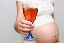 Mẹ bầu uống rượu con thông minh hơn?