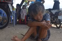 “Tui ra đường không ai lại gần...“