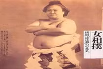 Nữ sumo Nhật Bản trổ tài