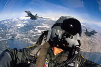 “Quay cuồng” với thiết bị huấn luyện phi công