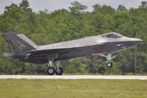 Hải quân Mỹ tiếp nhận tiêm kích F-35C đầu tiên 