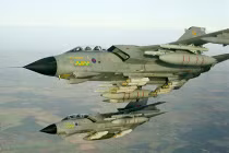 Đo sức mạnh của “cơn lốc diệt tăng” Tornado GR.4