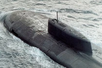 Tàu ngầm lớn nhất thế giới trở thành “bia bắn” 