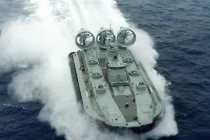 Cận cảnh siêu tàu đổ bộ Bizon ở Trung Quốc