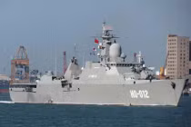 Chiến hạm hiện đại nhất Việt Nam tiến vào cảng Trung Quốc