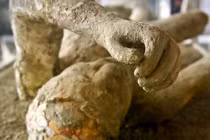 Cận cảnh xác chết hóa đá trong thành phố cổ 