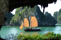 Ngắm Hạ Long giữa 10 “thiên đường nước” tuyệt nhất thế giới