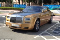 "Tròn mắt" xem sinh viên Dubai cưỡi siêu xe đi học