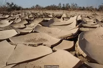 Kinh hoàng cuộc sống ở vùng đất nóng nhất thế giới