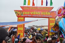 Không nên làm gì khi cầu may ở chợ Viềng đầu năm?