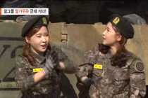 Mê mẩn dàn gái xinh Hàn Quốc trong trang phục binh sỹ