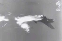 Kinh hoàng khoảnh khắc máy bay Nhật tấn công tự sát