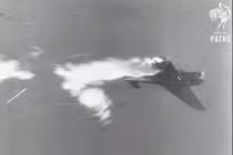 Kinh hoàng khoảnh khắc máy bay Nhật tấn công tự sát