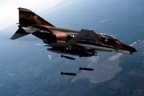 Tiết lộ giây phút hoảng loạn phi công F-4 Mỹ rơi ở Hà Nội