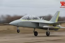 Ảnh độc máy bay huấn luyện cánh ngược có "1-0-2" của Nga